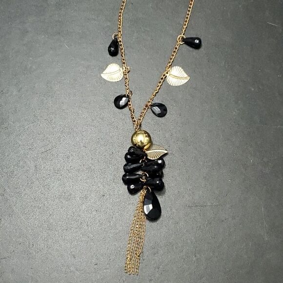 Gold tone necklace with black beads - Picture 1 of 11